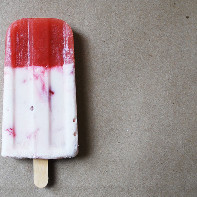 Sucettes glacées au skyr et aux fruits