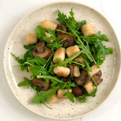 Gnocchis aux champignons et à la roquette